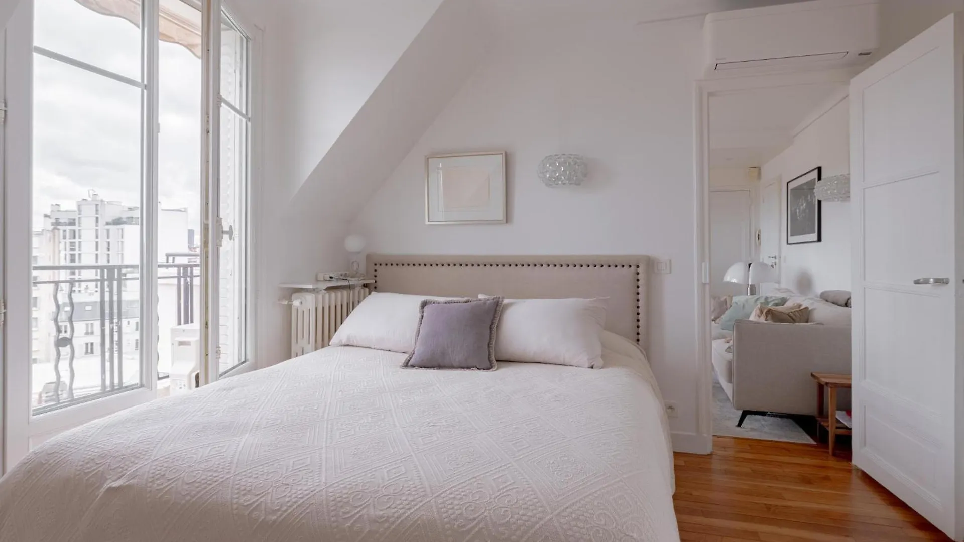 Apartment 1-Bedroom Gem Eiffel Tower View, Terrace, And Ac Paris