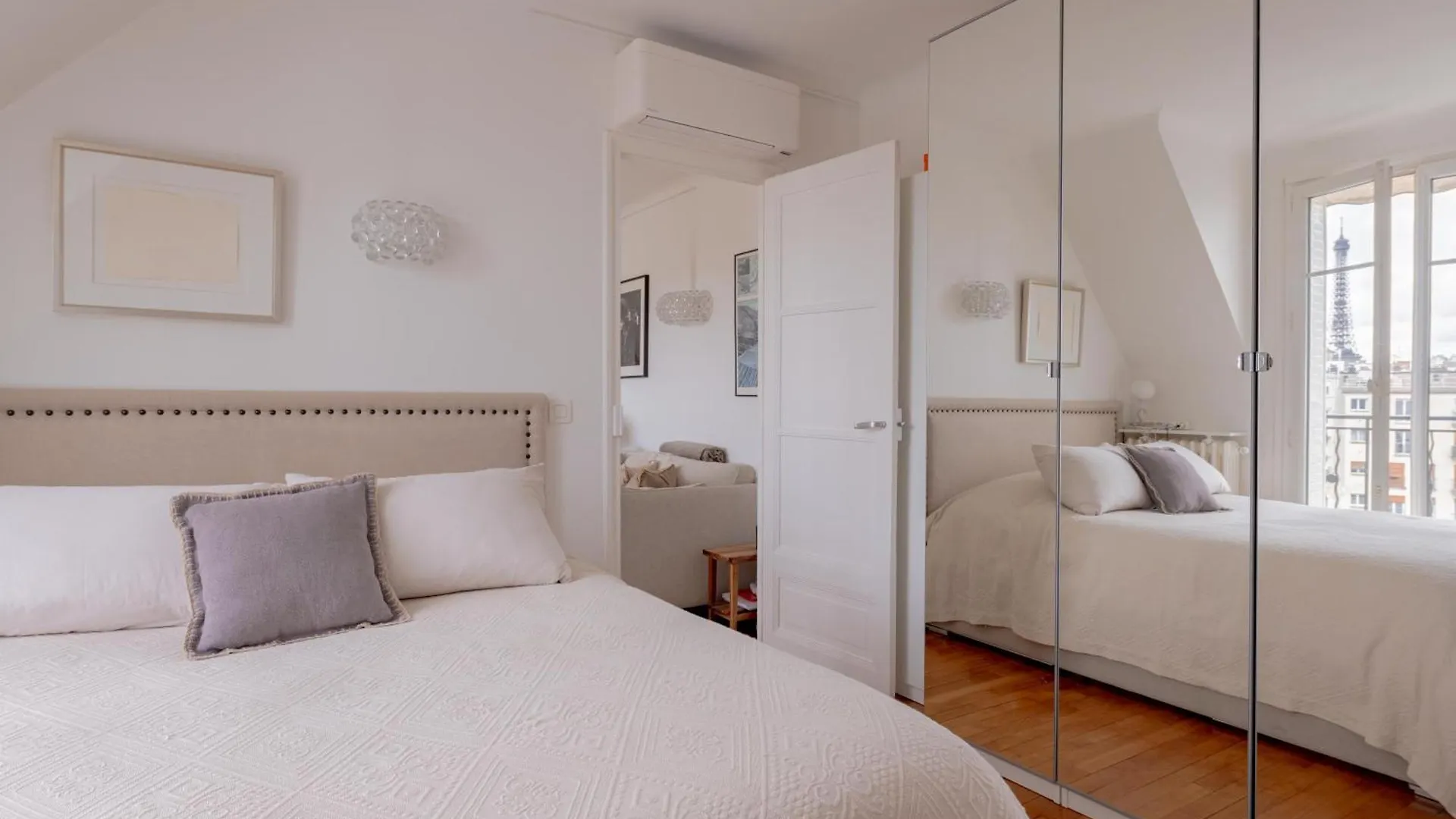 1-Bedroom Gem Eiffel Tower View, Terrace, And Ac Paris France