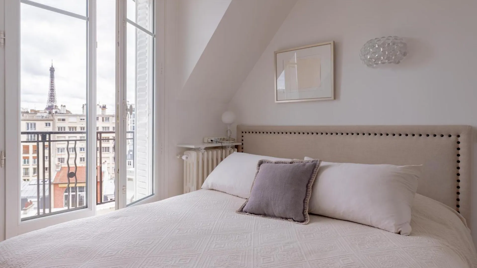 1-Bedroom Gem Eiffel Tower View, Terrace, And Ac Paris