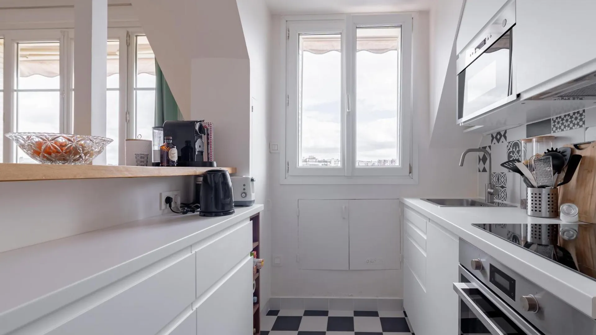 1-Bedroom Gem Eiffel Tower View, Terrace, And Ac Paris