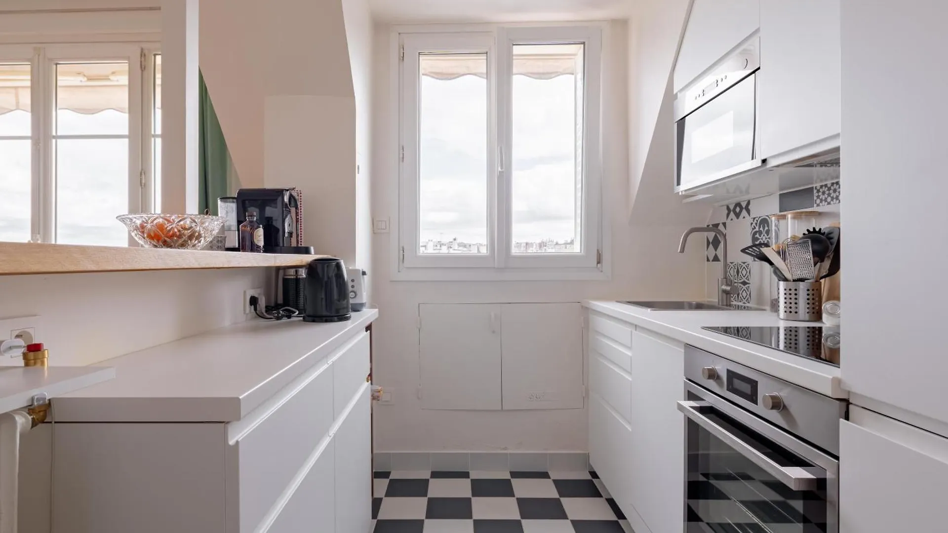 1-Bedroom Gem Eiffel Tower View, Terrace, And Ac Paris 0*,