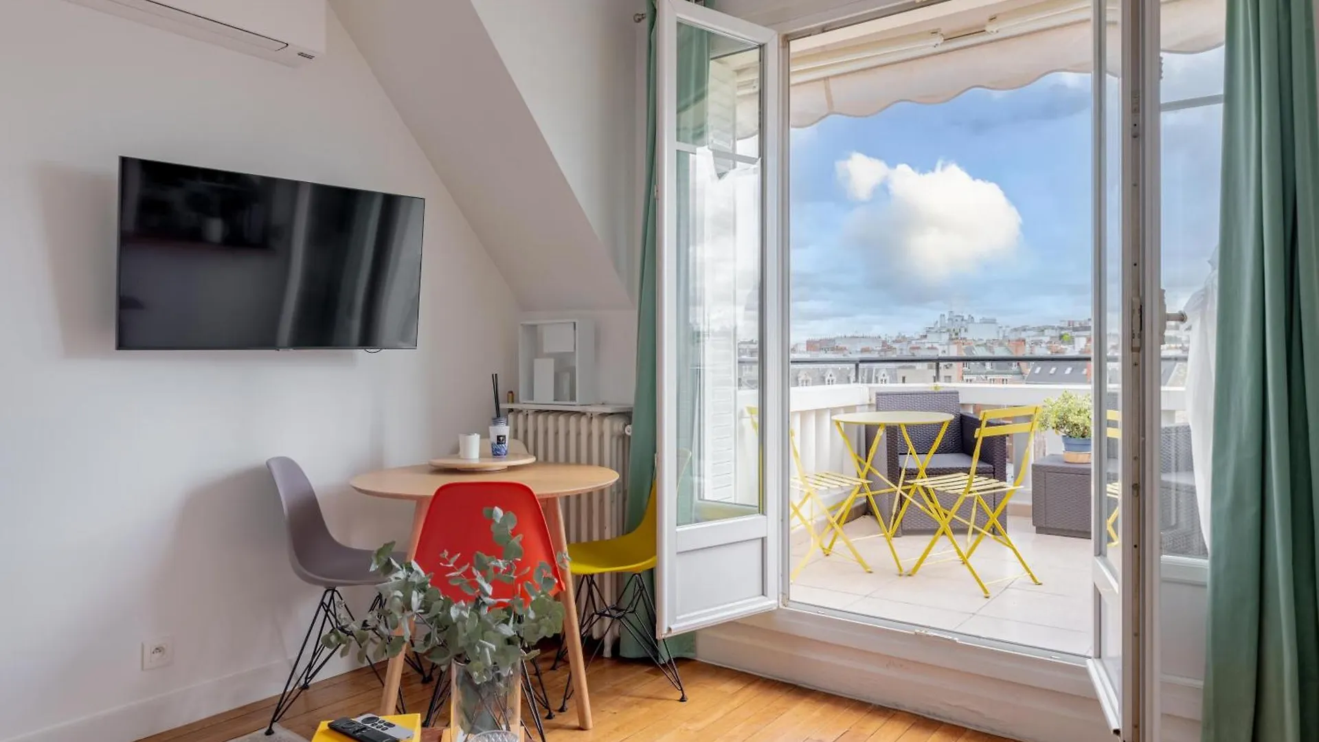 Apartment 1-Bedroom Gem Eiffel Tower View, Terrace, And Ac Paris France