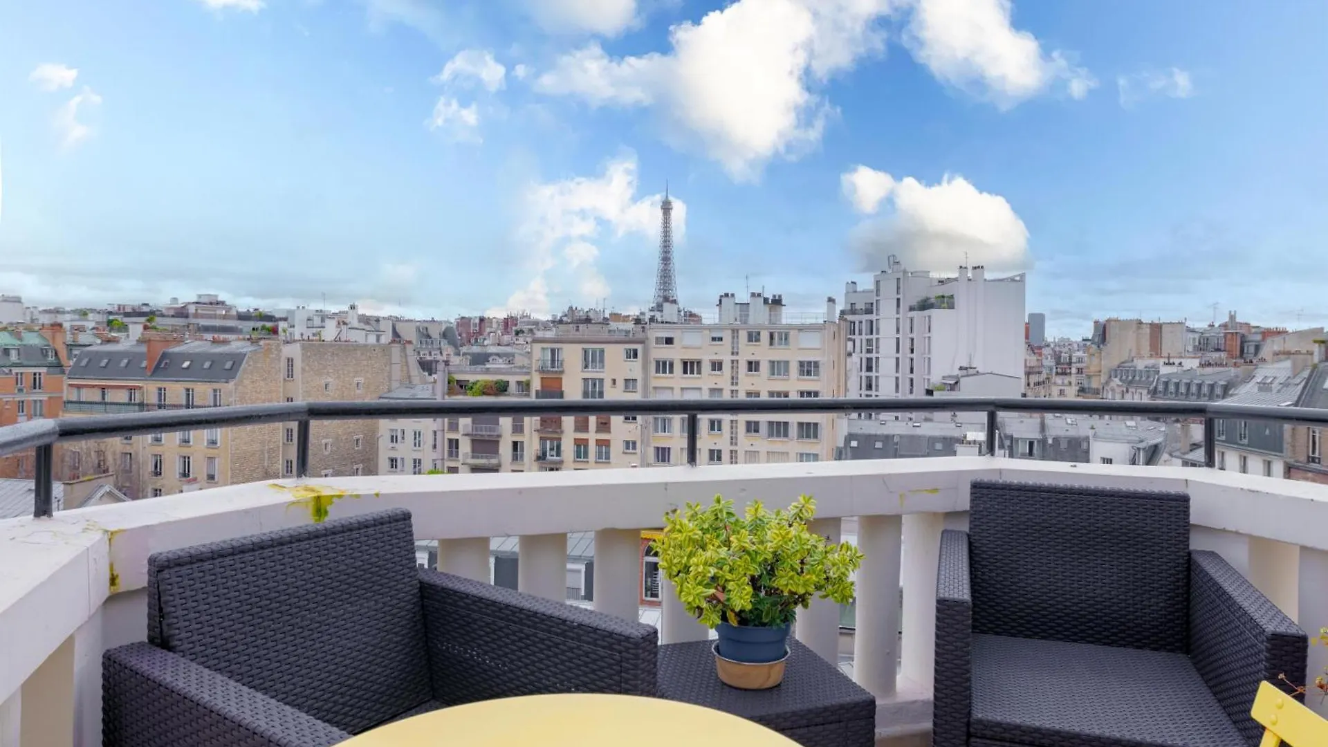 1-Bedroom Gem Eiffel Tower View, Terrace, And Ac Paris